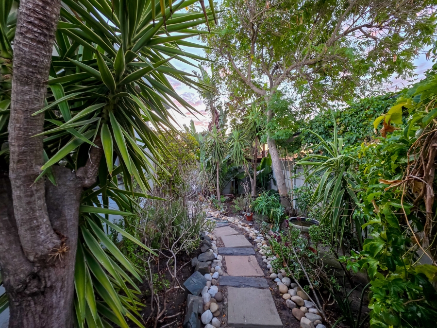 4 Bedroom Property for Sale in Sunridge Western Cape